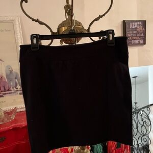 Black stretch skirt nwt